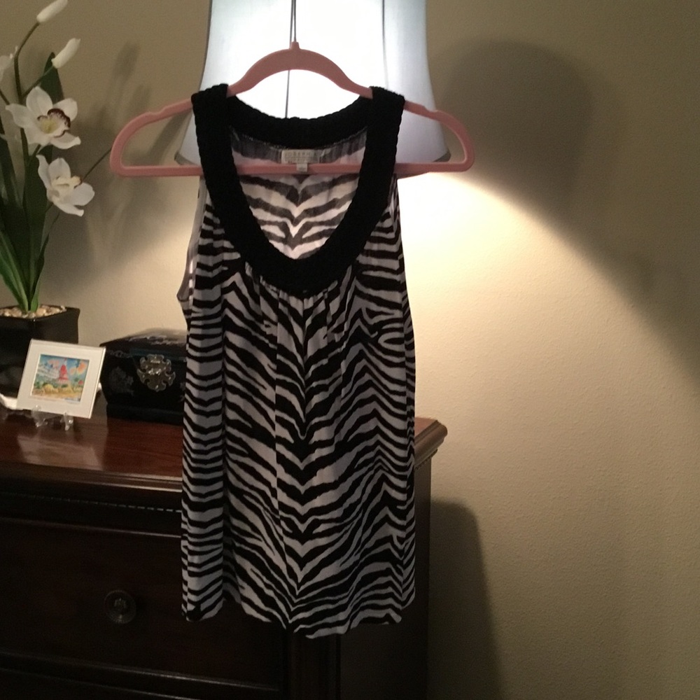 Joseph A-EUC-Women’s Black and White Zebra Print Sweater Tank